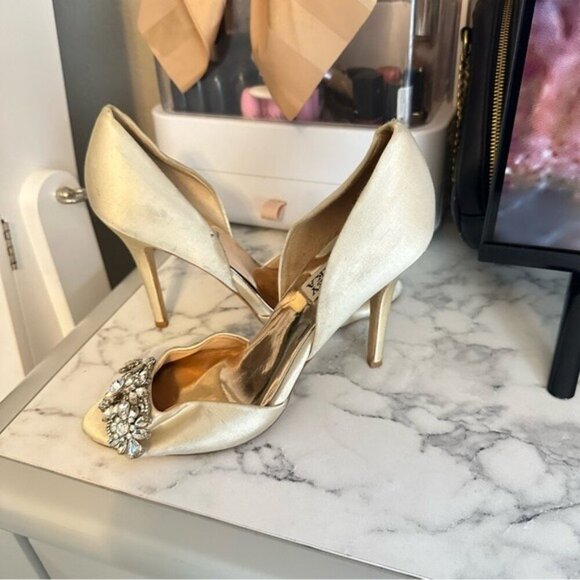 Badgley Mischka- Giana Pump Embellished Heels Size 7 Champaign Color - Picture 4 of 12